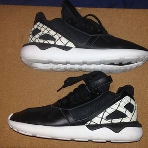 ADIDAS TUBULAR size 6.5